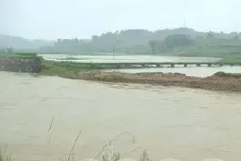 暴雨能对河蟹塘产生的八大威胁及防护措施